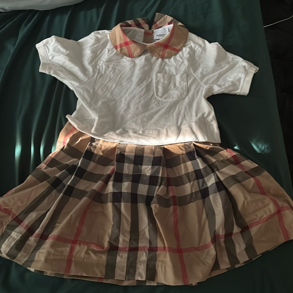 Little girls Burberry dress size 8Y